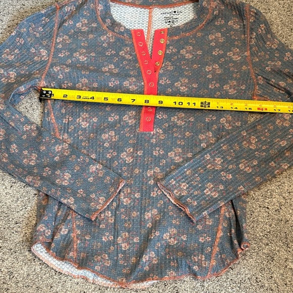 New Natural Life Reagan Thermal Henley ~ Slate Floral Blooms - Picture 5 of 8